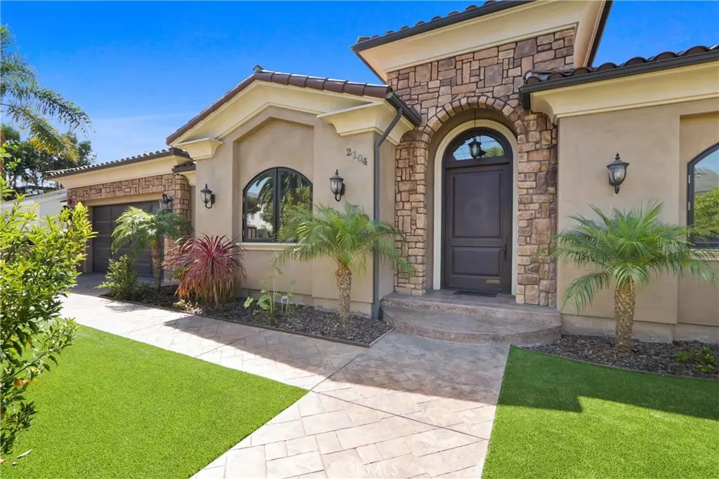Residential Lease for rent at 2104 Ruhland Avenue, Redondo Beach, Los Angeles County, CA featuring 3 beds and 4 baths