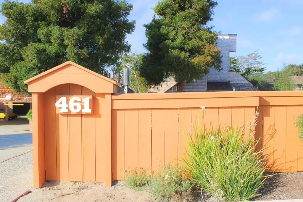 461 Dela Vina Avenue 104, Monterey, CA — listing photo 1