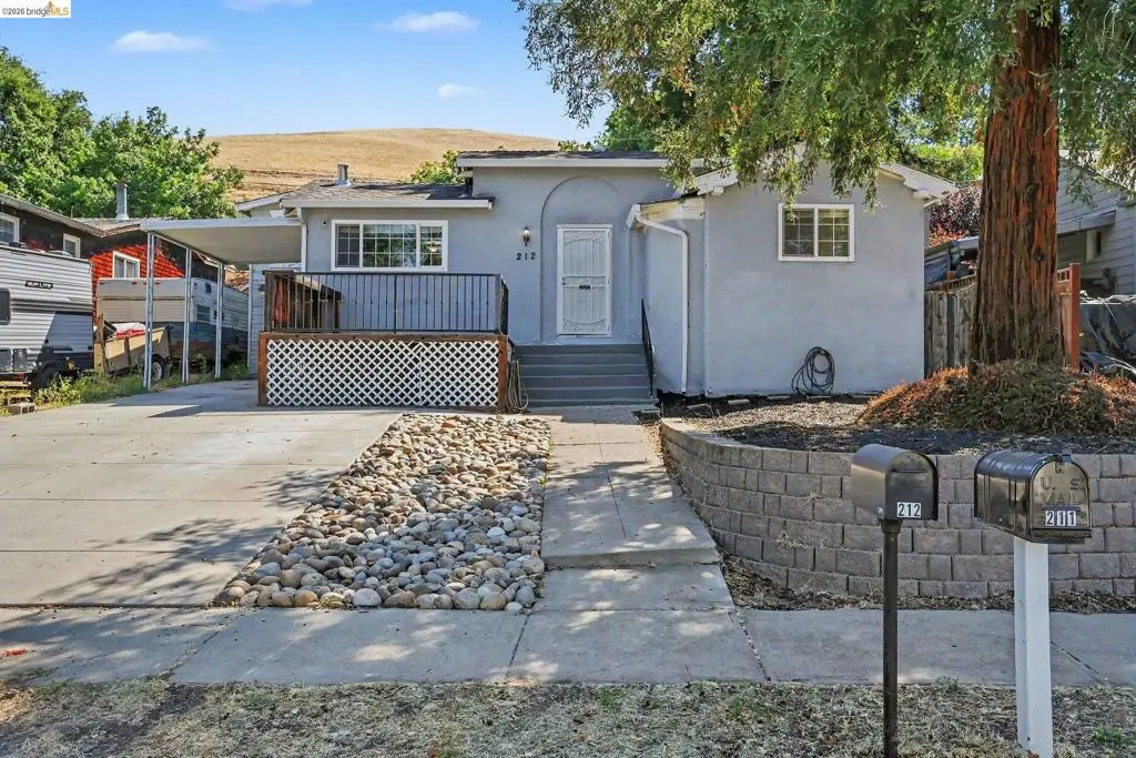 Single Family Residence for sale at 212 Wellington, Concord, CA featuring 3 beds and 2 baths