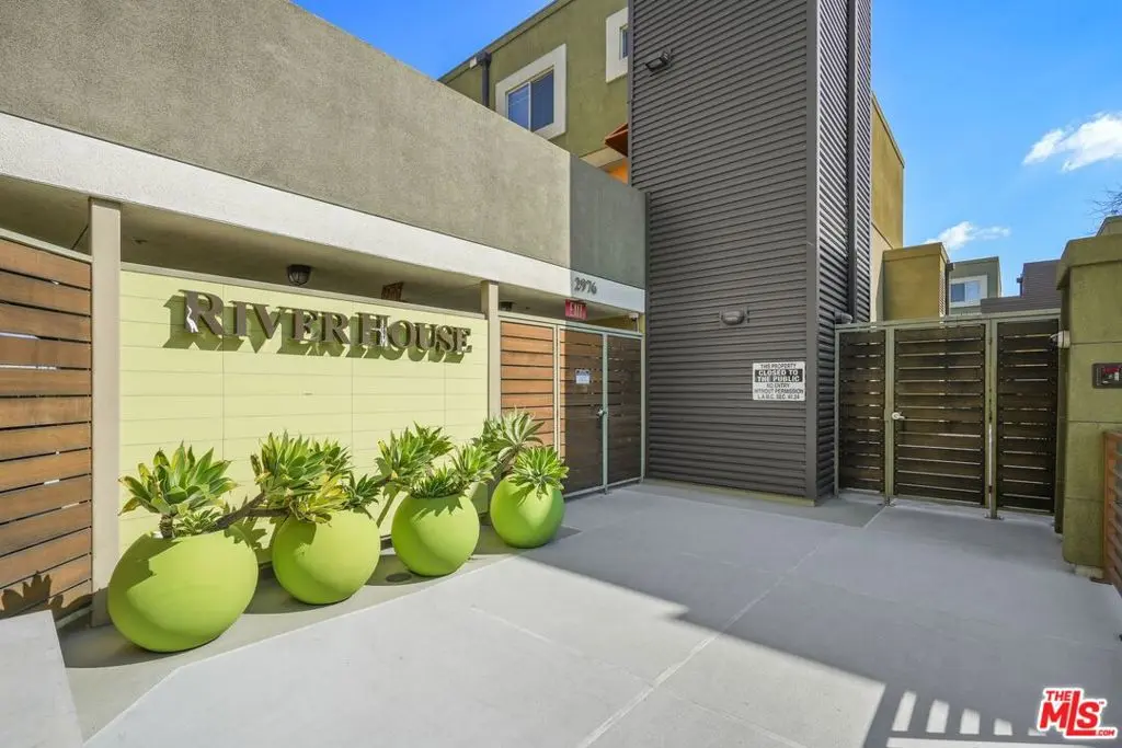 Condominium for sale at 2974 Ripple Place 202, Los Angeles, CA featuring 1 bed and 2 baths