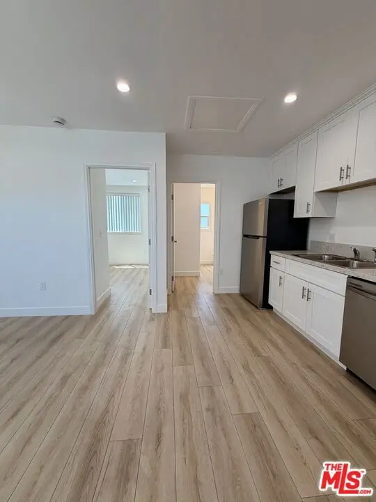 Residential Lease for rent at 1321 N Normandie Avenue 1/2, Los Angeles, Los Angeles County, CA featuring 1 bed and 1 bath