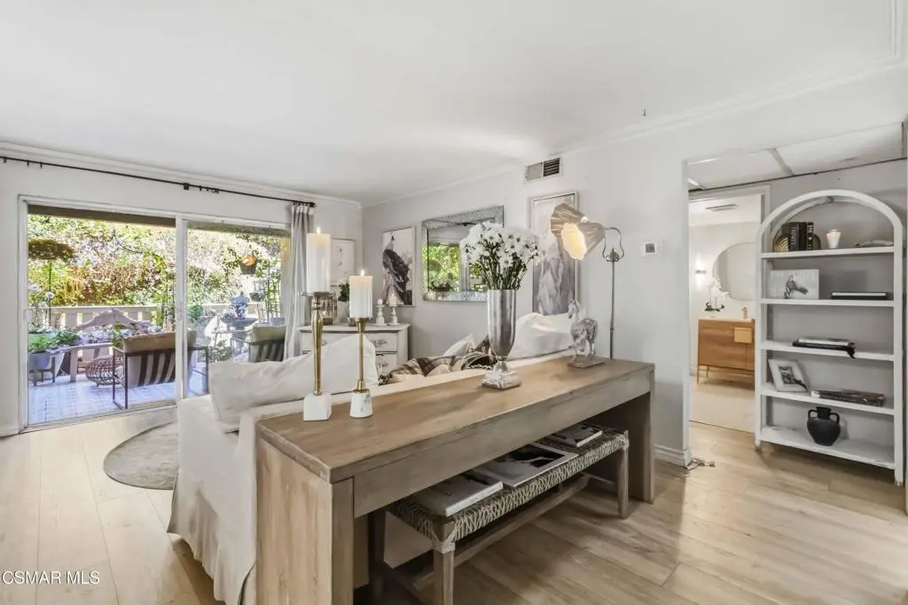 255 Sequoia Court 14, Thousand Oaks, CA — listing photo 1