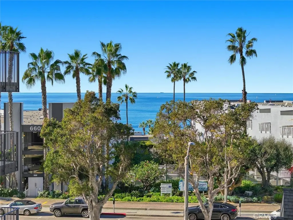 Townhouse for sale at 208 S Catalina Avenue C, Redondo Beach, CA featuring 3 beds and 3 baths