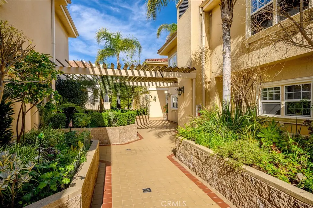 Condominium for sale at 415 E Dryden 110, Glendale, CA featuring 3 beds and 3 baths