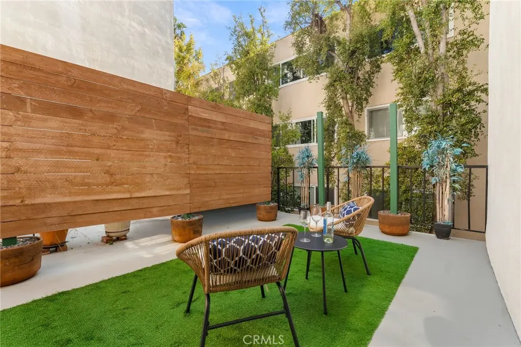1045 N Kings 107, West Hollywood, CA — listing photo 1
