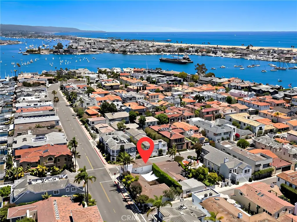 Residential Lease for rent at 761 Via Lido Nord, Newport Beach, Orange County, CA featuring 3 beds and 4 baths