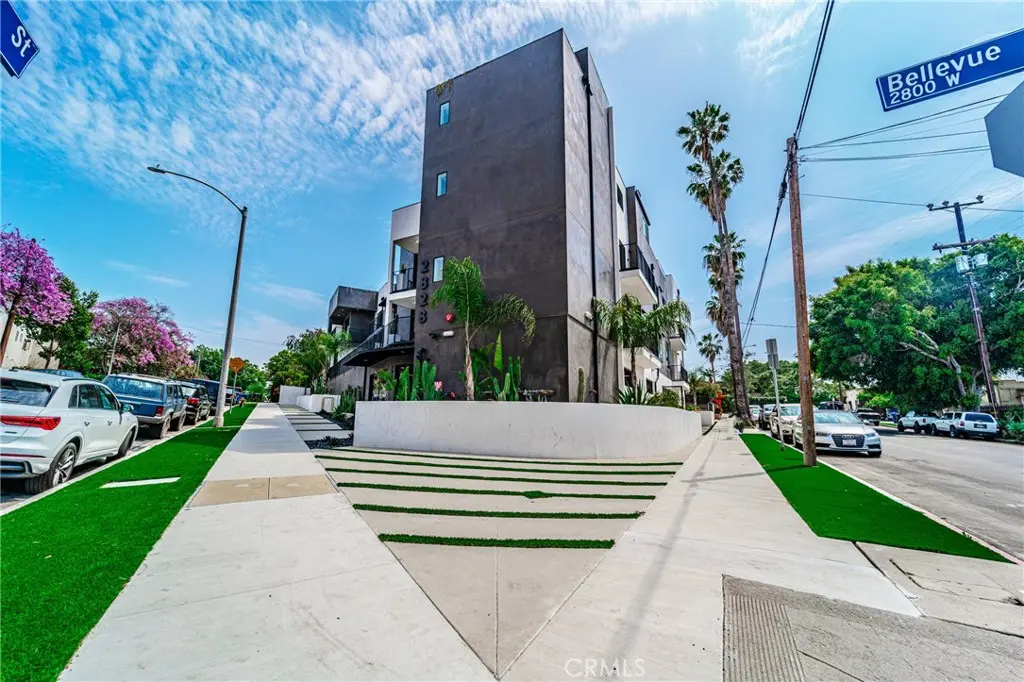 Apartment for rent at 2828 London Street 307, Los Angeles, CA featuring 1 bed and 1 bath