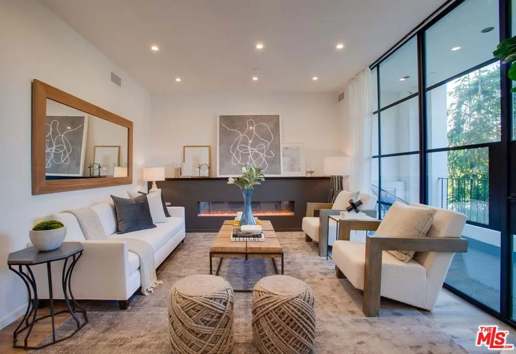 Residential Lease for rent at 1254 N Las Palmas Avenue 7, Los Angeles, Los Angeles County, CA featuring 4 beds and 4 baths
