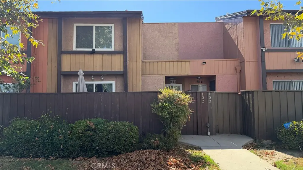 Residential Lease for rent at 8435 Burnet, Los Angeles, Los Angeles County, CA featuring 2 beds and 2 baths