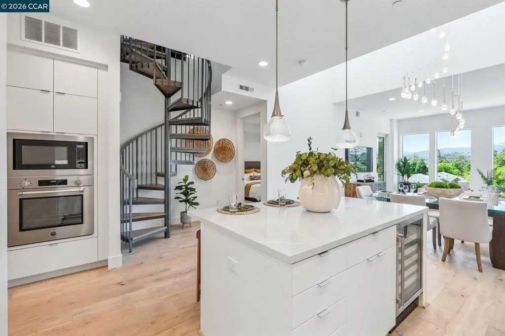 Condominium for sale at 1954 Trinity Ave 302, Walnut Creek, CA featuring 2 beds and 2 baths