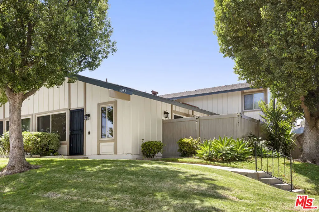Condominium for rent at 1685 E Avenida De Las Flores, Thousand Oaks, CA featuring 2 beds and 1 bath