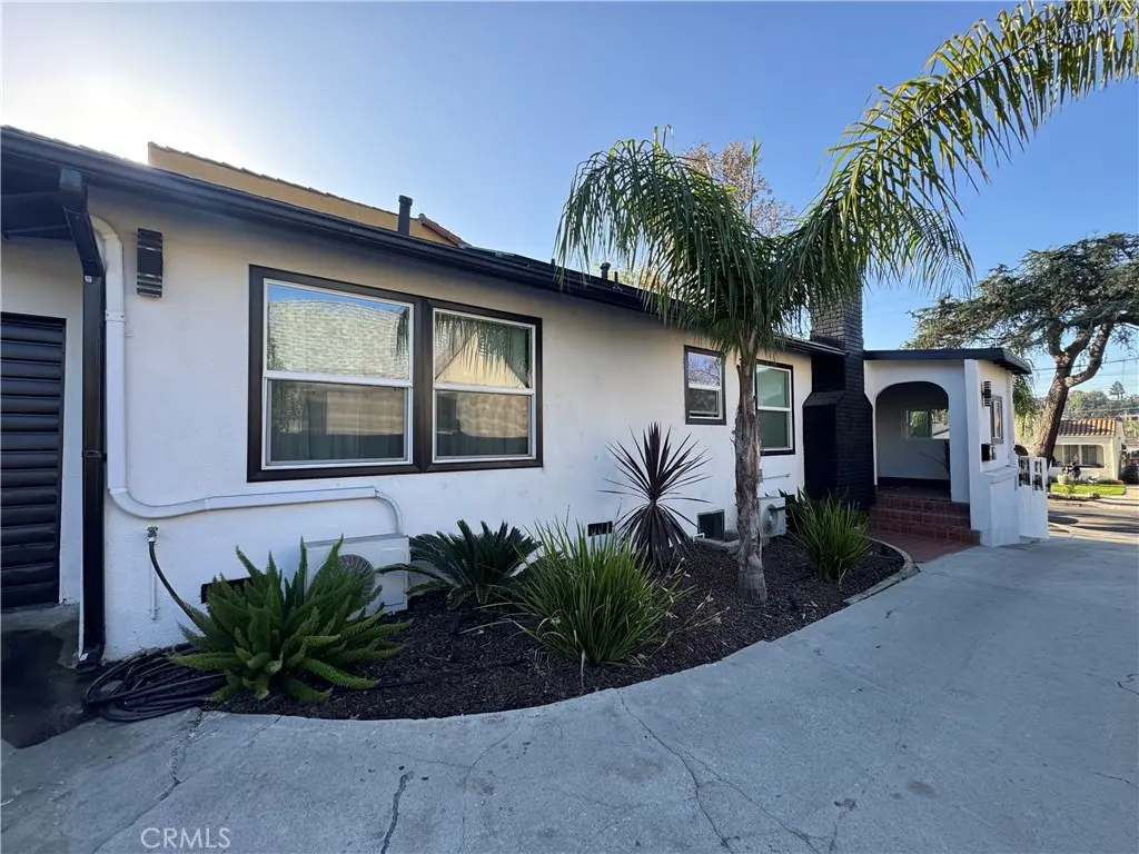 Duplex for sale at 3707 Valleybrink 3707-3709, Los Angeles, CA featuring 3 beds and 2 baths