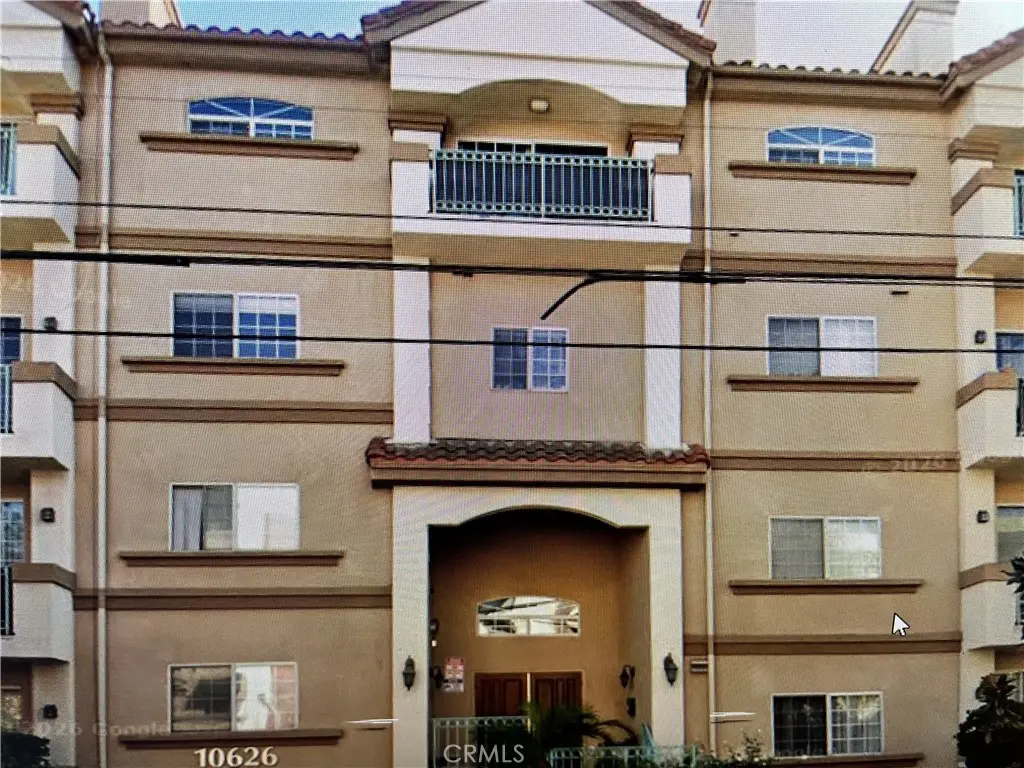 Condominium for sale at 10626 Valley Spring, Los Angeles, CA featuring 2 beds and 3 baths