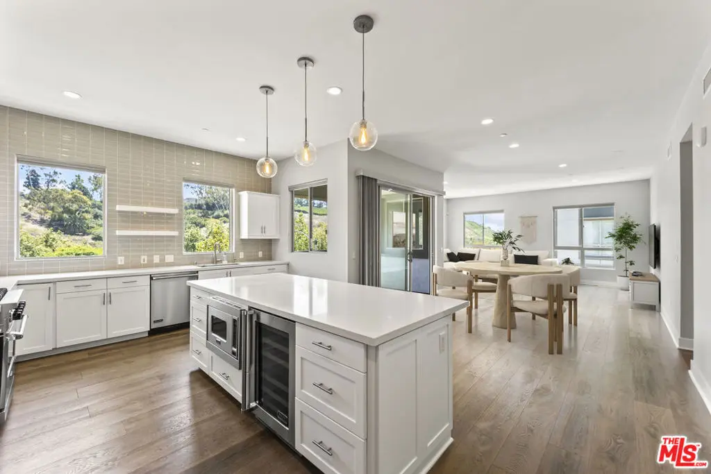 Residential Lease for rent at 12705 Bluff Creek Drive 3, Los Angeles, Los Angeles County, CA featuring 3 beds and 2 baths