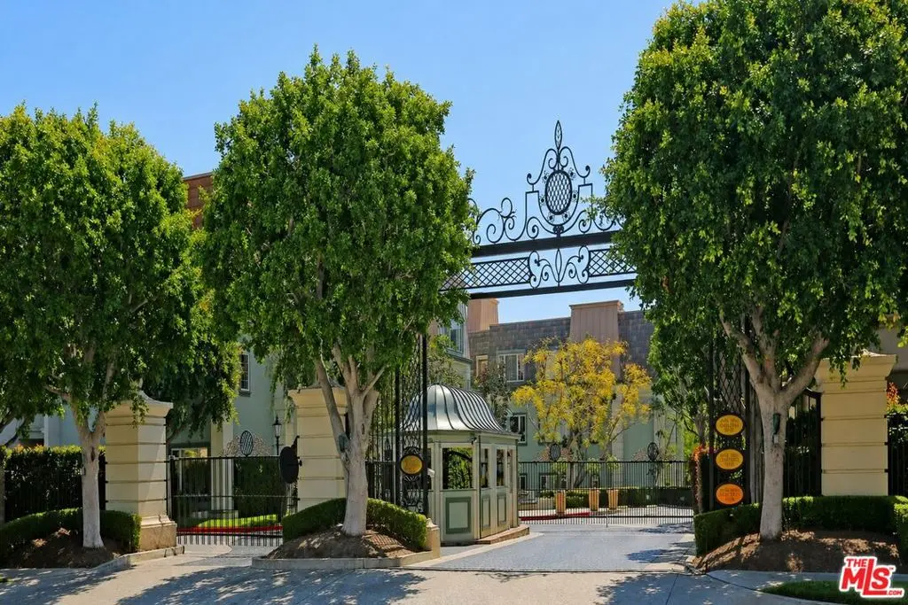 Condominium for sale at 10116 Empyrean Way 202, Los Angeles, CA featuring 2 beds and 3 baths