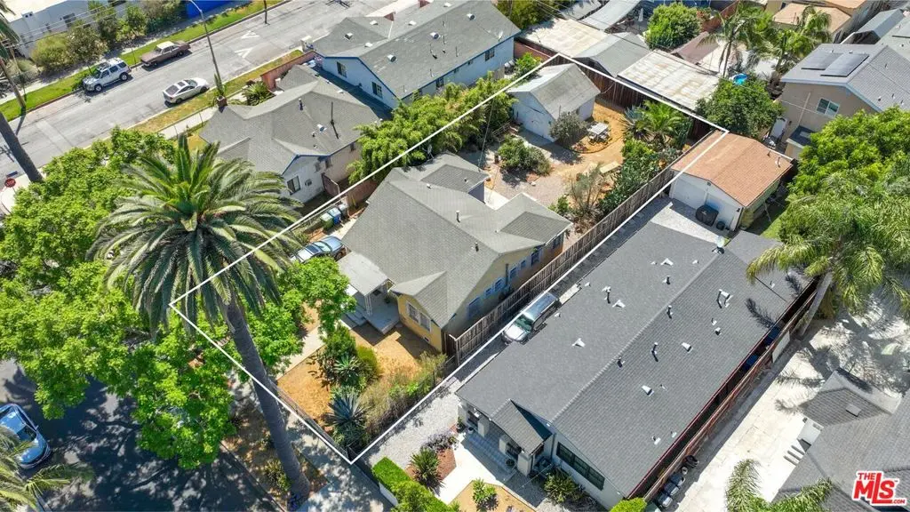Single Family Residence for sale at 2753 S Rimpau Boulevard, Los Angeles, CA featuring 2 beds and 1 bath