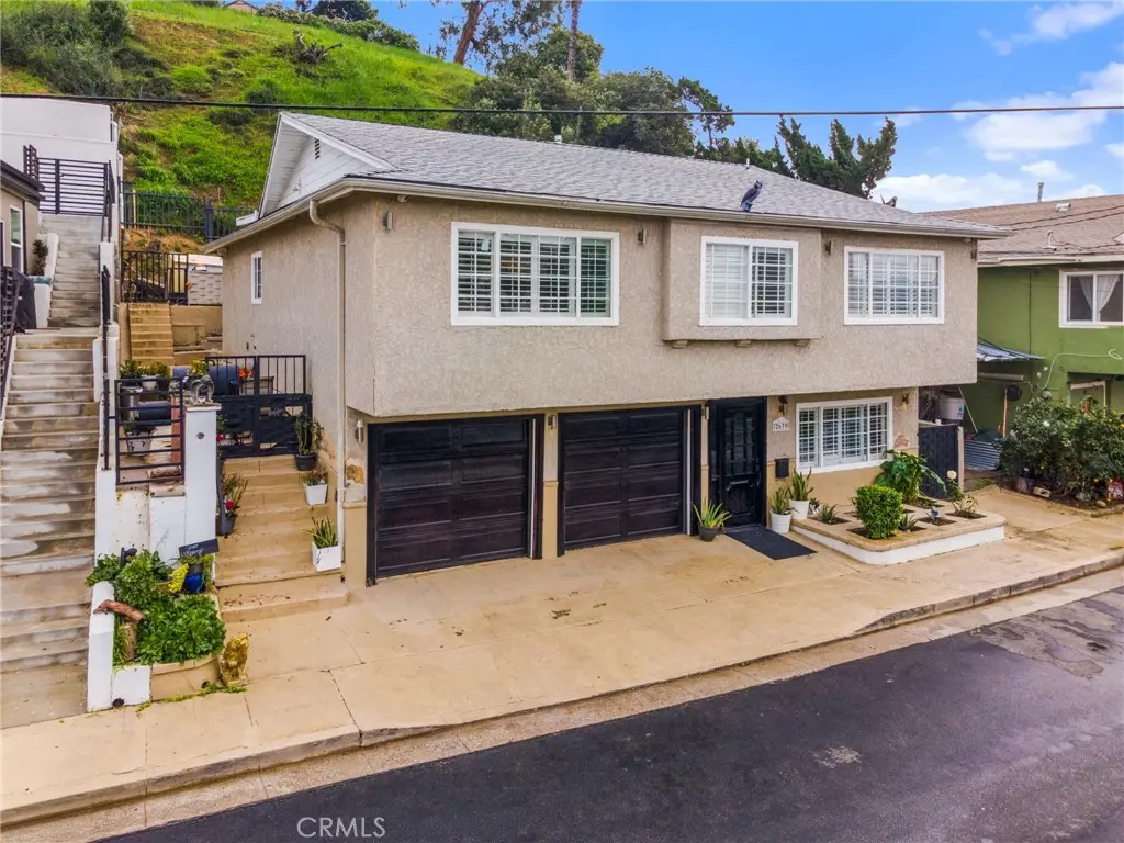 Single Family Residence for sale at 2639 Round, Los Angeles, CA featuring 4 beds and 2 baths