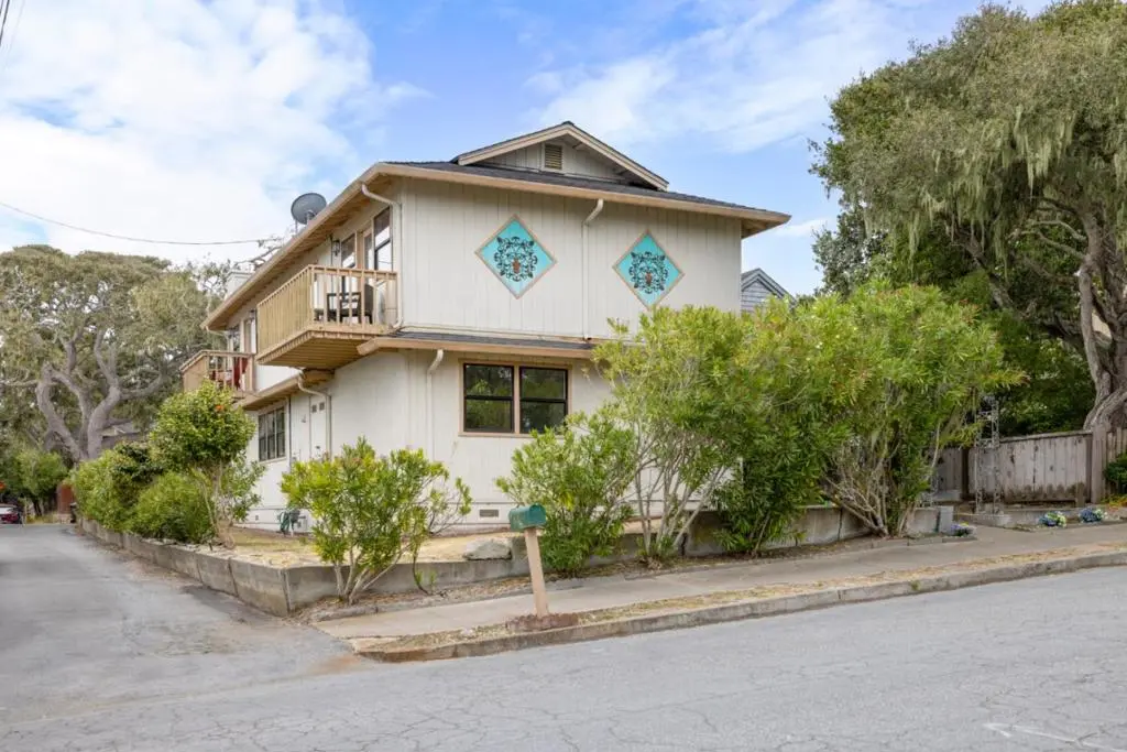 Single Family Residence for sale at 917 Fountain Avenue, Pacific Grove, CA featuring 3 beds and 4 baths