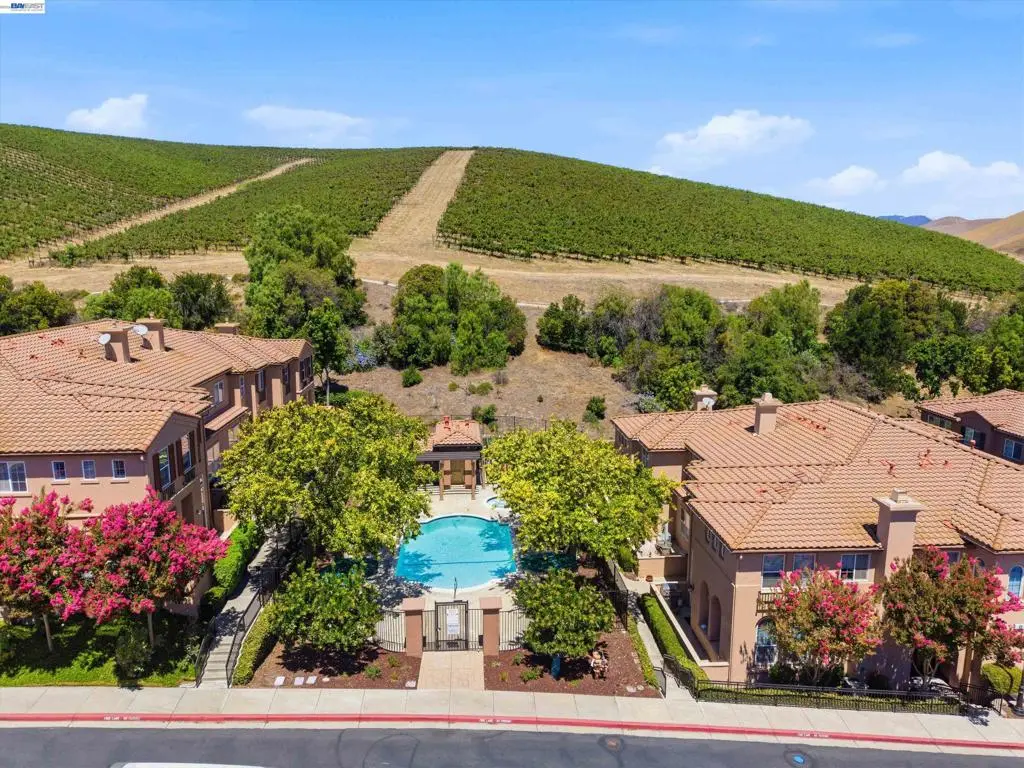 Condominium for sale at 24 Meritage Cmn 1403, Livermore, CA featuring 3 beds and 3 baths