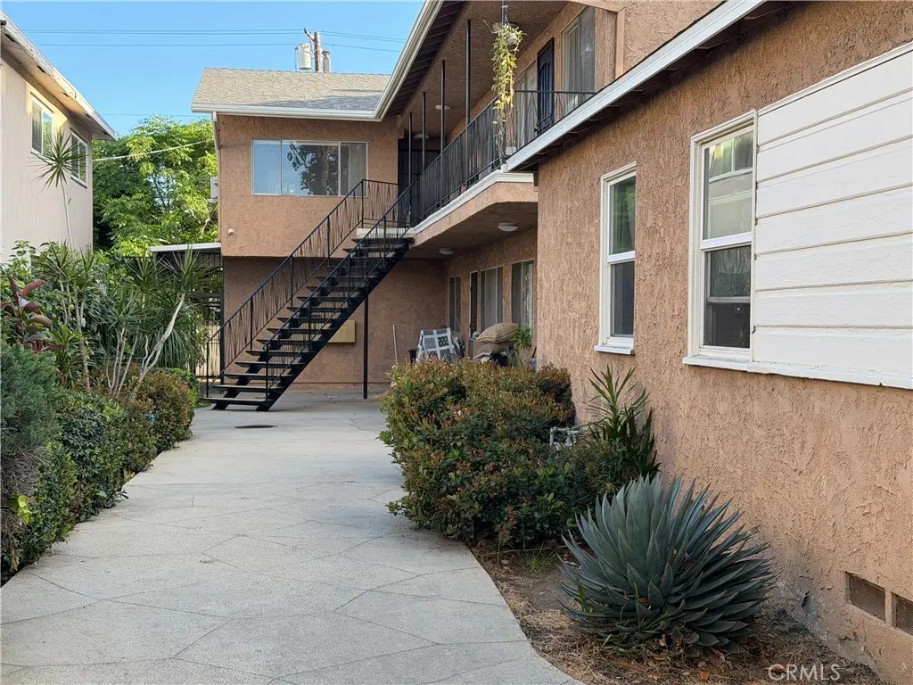 Residential Lease for rent at 14154 Roscoe, Los Angeles, Los Angeles County, CA featuring 10 beds and 8 baths