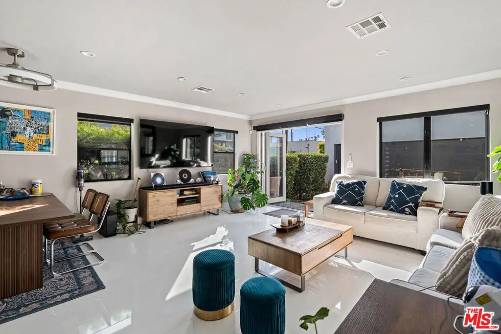 Residential Lease for rent at 801 Howard Street, Los Angeles, Los Angeles County, CA featuring 2 beds and 2 baths