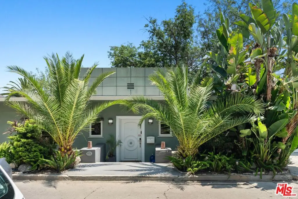 Residential Lease for rent at 6630 Whitley Terrace, Los Angeles, Los Angeles County, CA featuring 3 beds and 4 baths