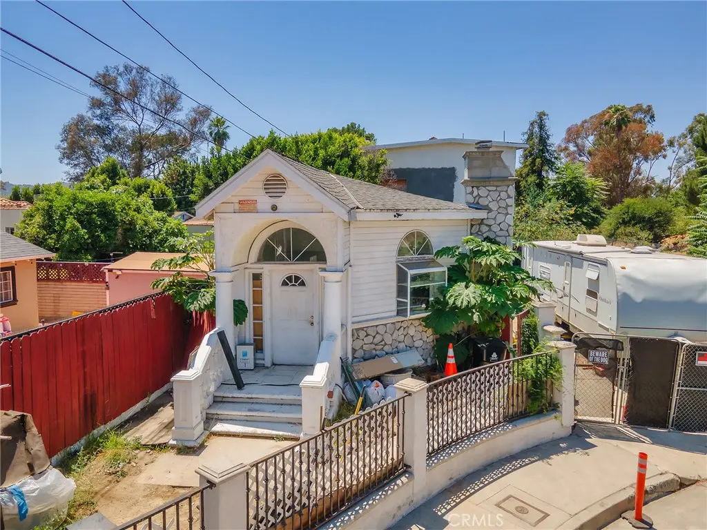 4463 Bellflower Avenue, West Toluca Lake, CA — listing photo 1