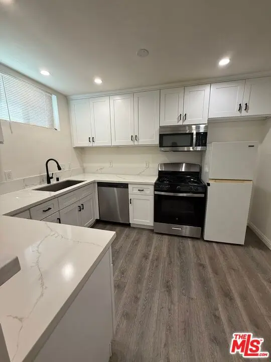 Residential Lease for rent at 6006 W Pico Boulevard 1/2, Los Angeles, Los Angeles County, CA featuring 2 beds and 2 baths