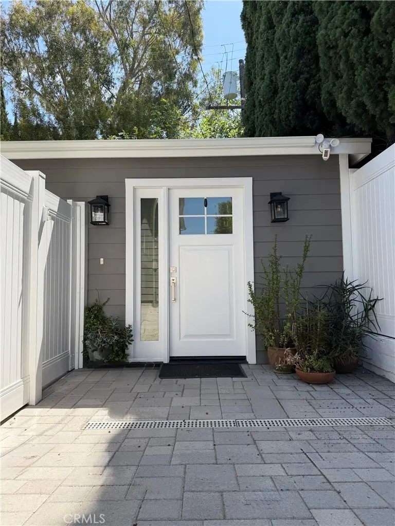 Single Family Residence for rent at 1820 1/2 S Wooster Street, Los Angeles, CA featuring 1 bed and 1 bath