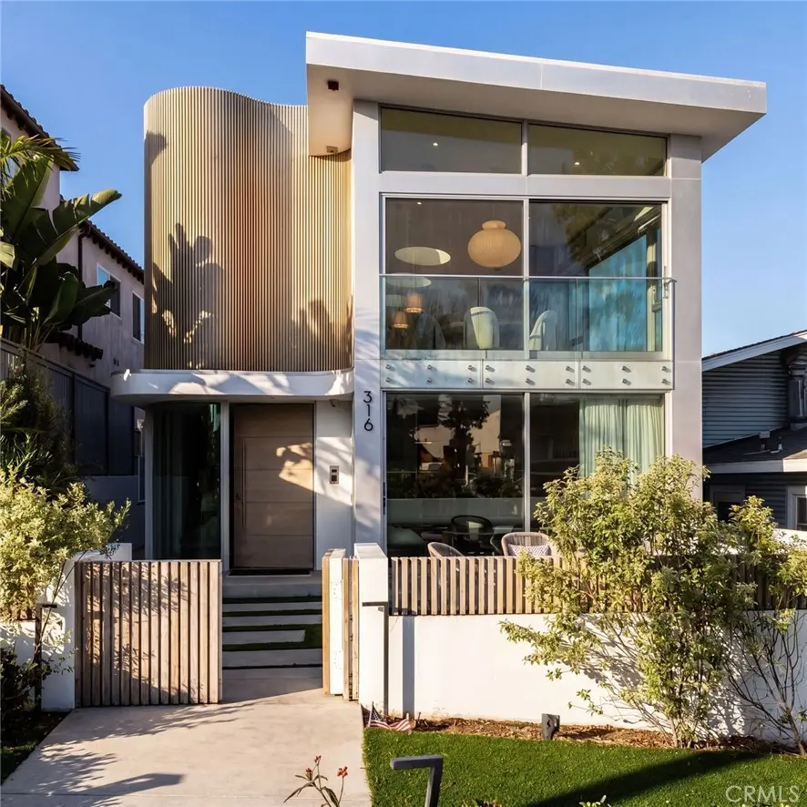 Residential Lease for rent at 316 24th Street, Hermosa Beach, Los Angeles County, CA featuring 5 beds and 7 baths