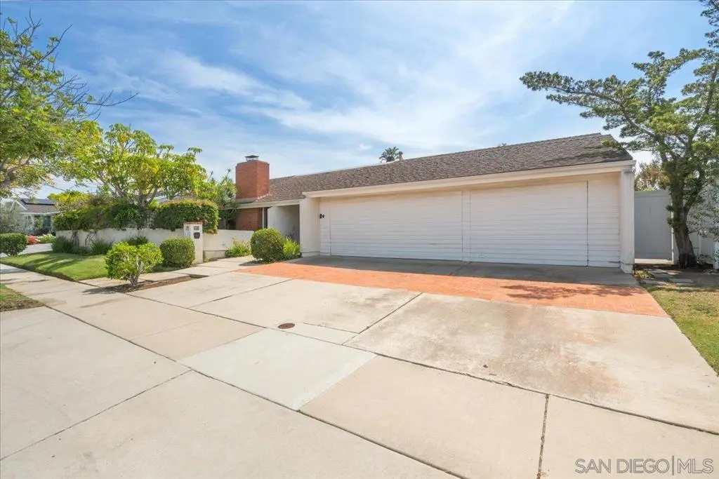 Single Family Residence for sale at 5643 Bloch St, San Diego, CA featuring 4 beds and 2 baths