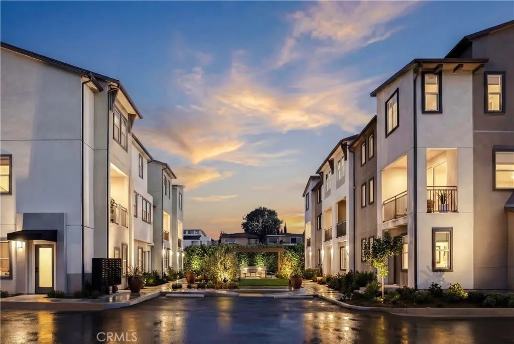 Townhouse for sale at 12721 Sky Place 10, Los Angeles, CA featuring 1 bed and 2 baths