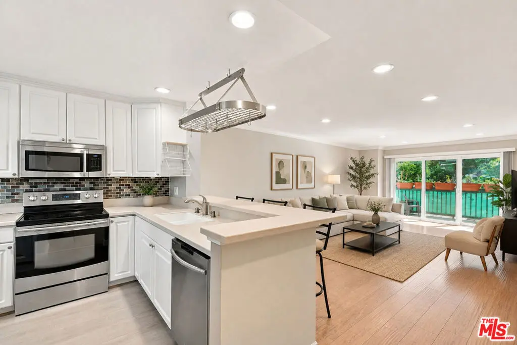 2940 N Verdugo Road 213, Glendale, CA — listing photo 1