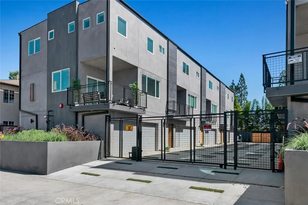 13538 Vanowen Street 4, Valley Glen, CA — listing photo 1