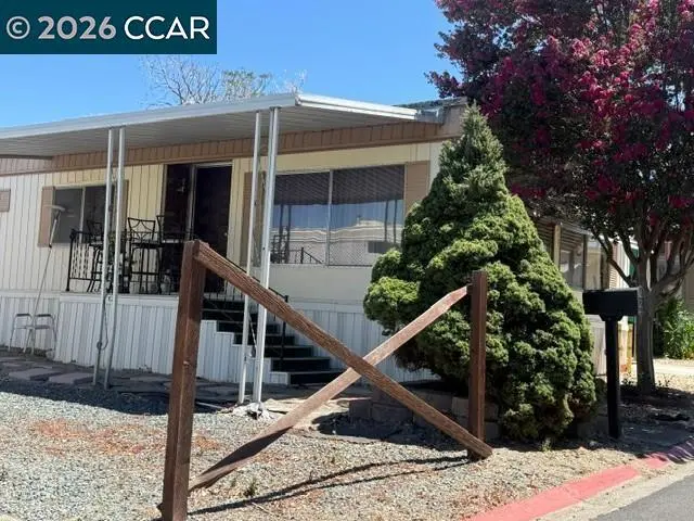 Manufactured In Park for sale at 120 Maureen, Pittsburg, CA featuring 2 beds and 2 baths