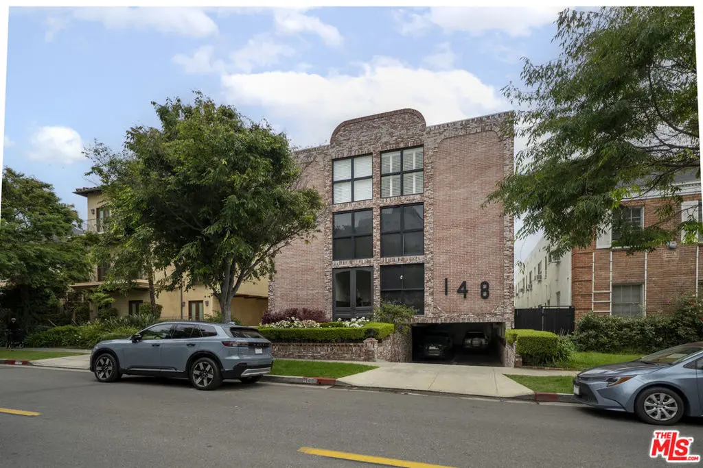 Condominium for rent at 148 S Reeves Drive 4, Beverly Hills, CA featuring 2 beds and 2 baths