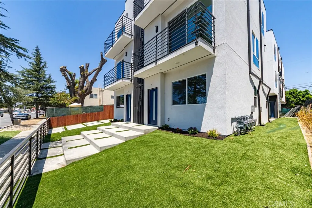Apartment for sale at 6700 Balboa, Los Angeles, CA