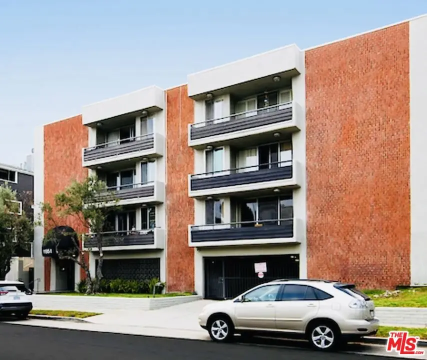Condominium for sale at 11951 Mayfield Avenue 107, Los Angeles, CA featuring 2 beds and 2 baths