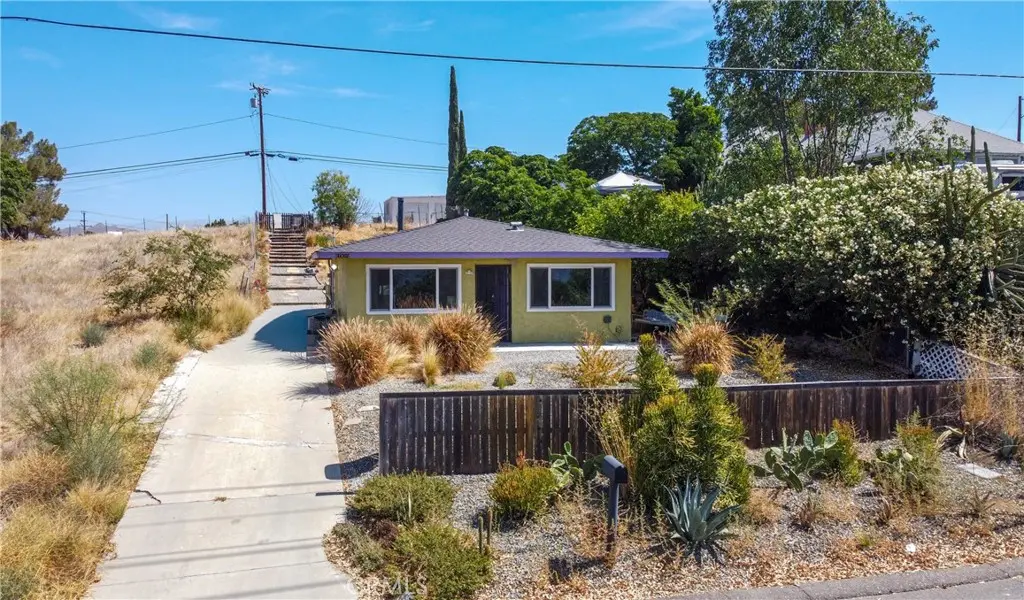 1005 W Sumner, Lake Elsinore, CA — listing photo 1