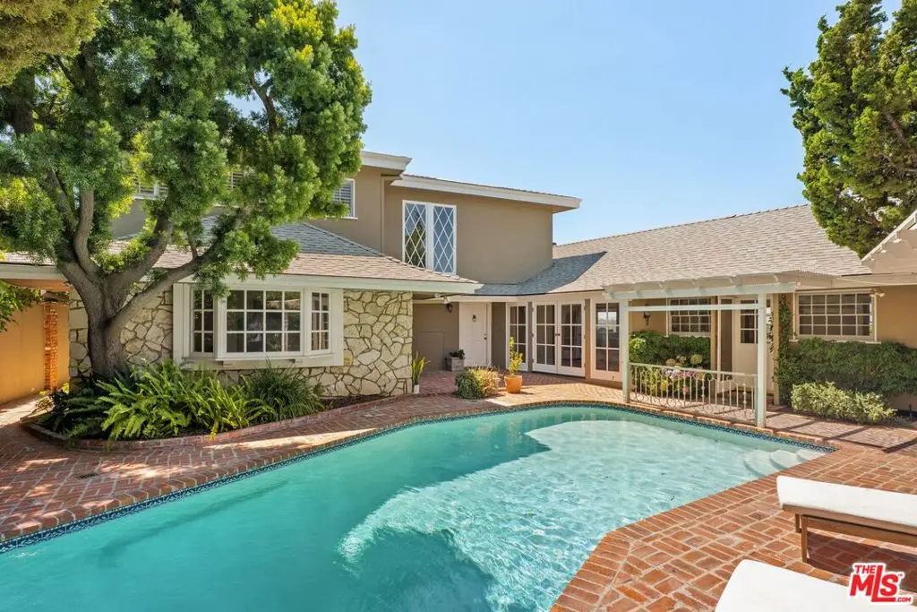 Residential Lease for rent at 2317 Kimridge Road, Los Angeles, Los Angeles County, CA featuring 4 beds and 5 baths