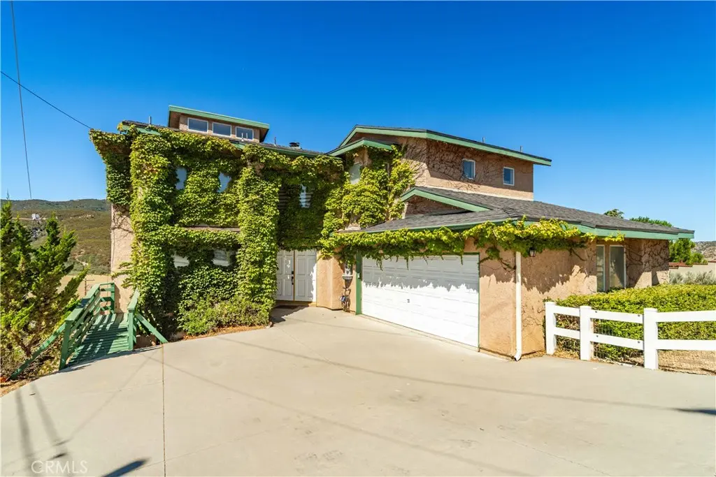 14738 Flintstone Drive, Lake Elizabeth, CA — listing photo 1