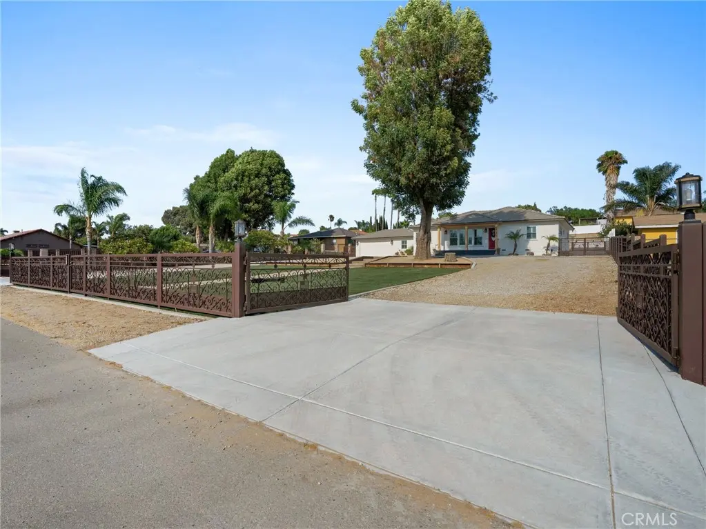 5736 Country Lane, Jurupa Valley, CA — listing photo 1