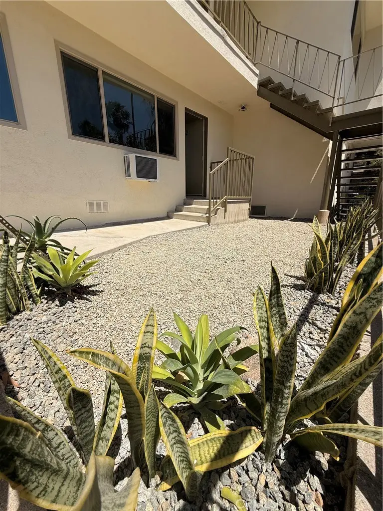 Apartment for rent at 1651 golden gate ave 2, Los Angeles, CA featuring 2 beds and 1 bath