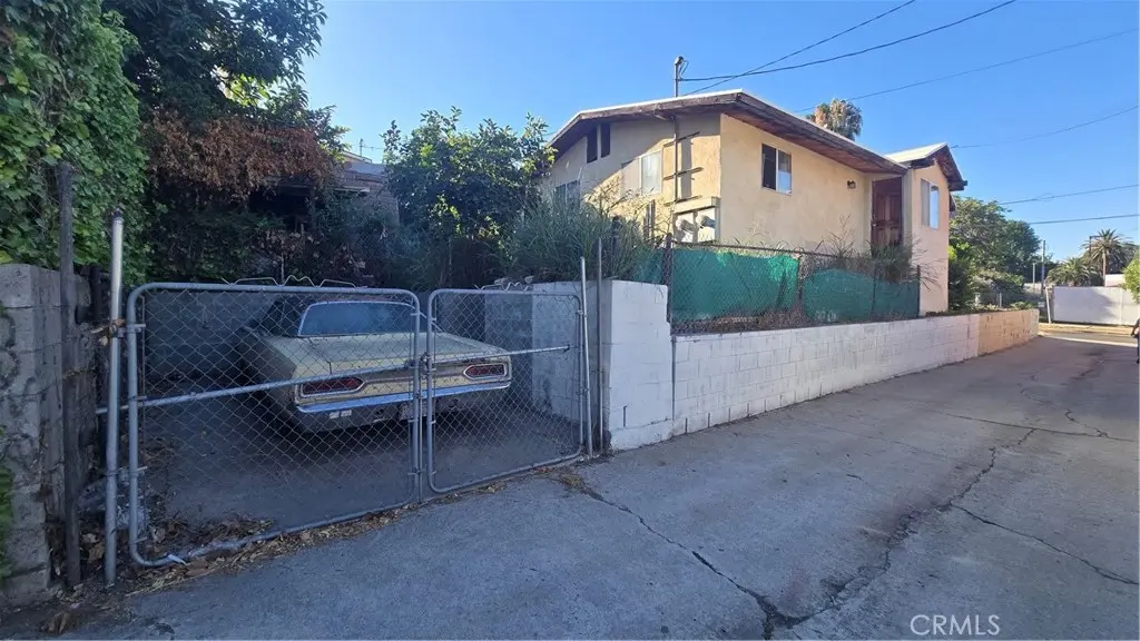 Duplex for sale at 2118 Scott, Los Angeles, CA