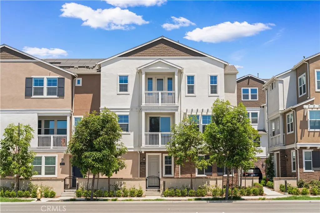 Condominium for sale at 155 W LA PALMA Avenue 2, Anaheim, CA featuring 2 beds and 3 baths