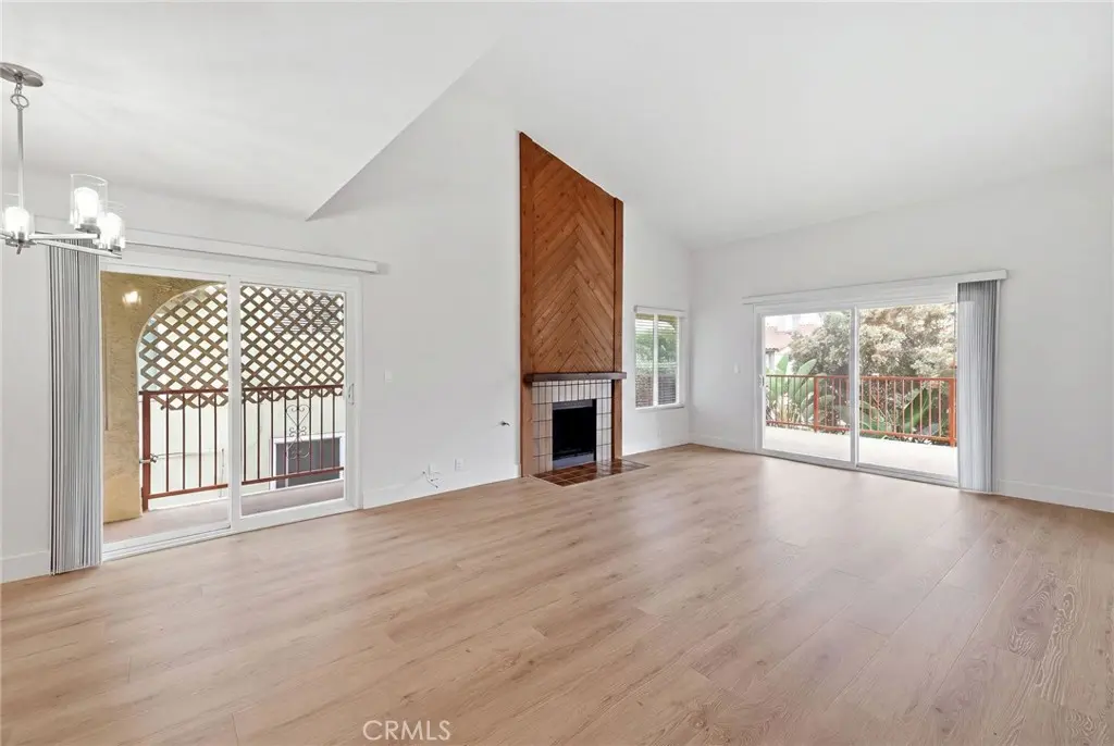 413 Avenue G 4, Redondo Beach, CA — listing photo 1