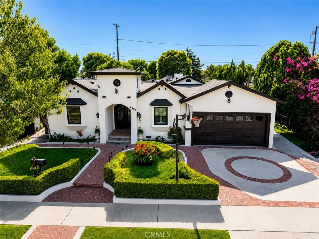8951 Yolanda, Northridge, CA — listing photo 1