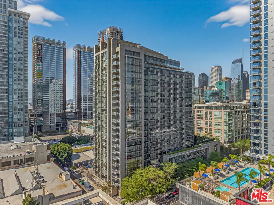Condominium for sale at 1155 S Grand Avenue 1707, Los Angeles, CA featuring 1 bed and 2 baths