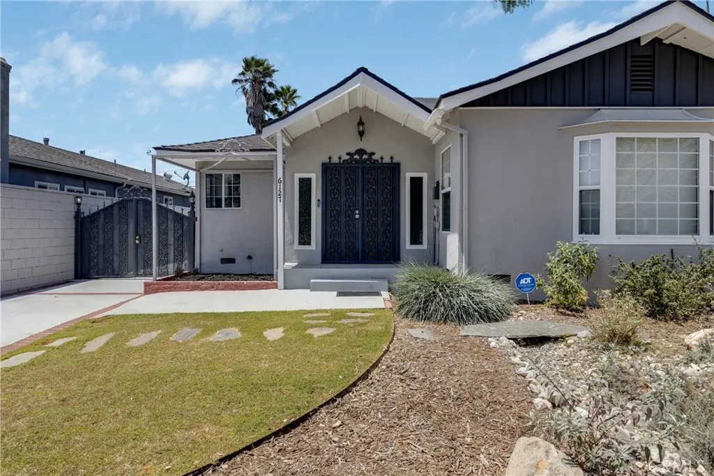 6127 Denny, North Hollywood, CA — listing photo 1