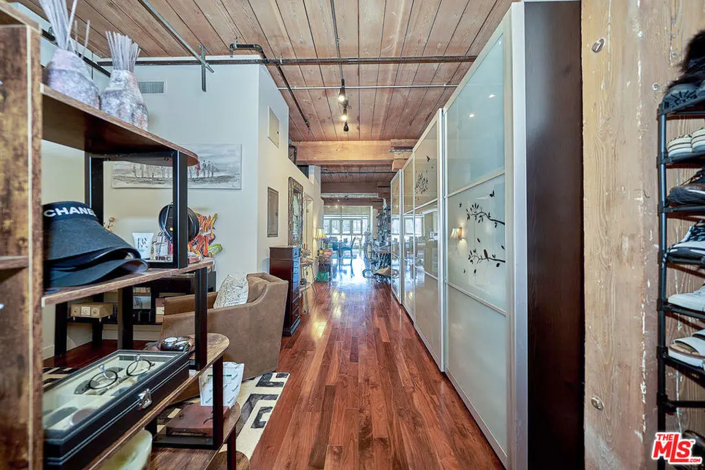 Residential Lease for rent at 530 S Hewitt Street 326, Los Angeles, Los Angeles County, CA featuring 1 bed and 1 bath